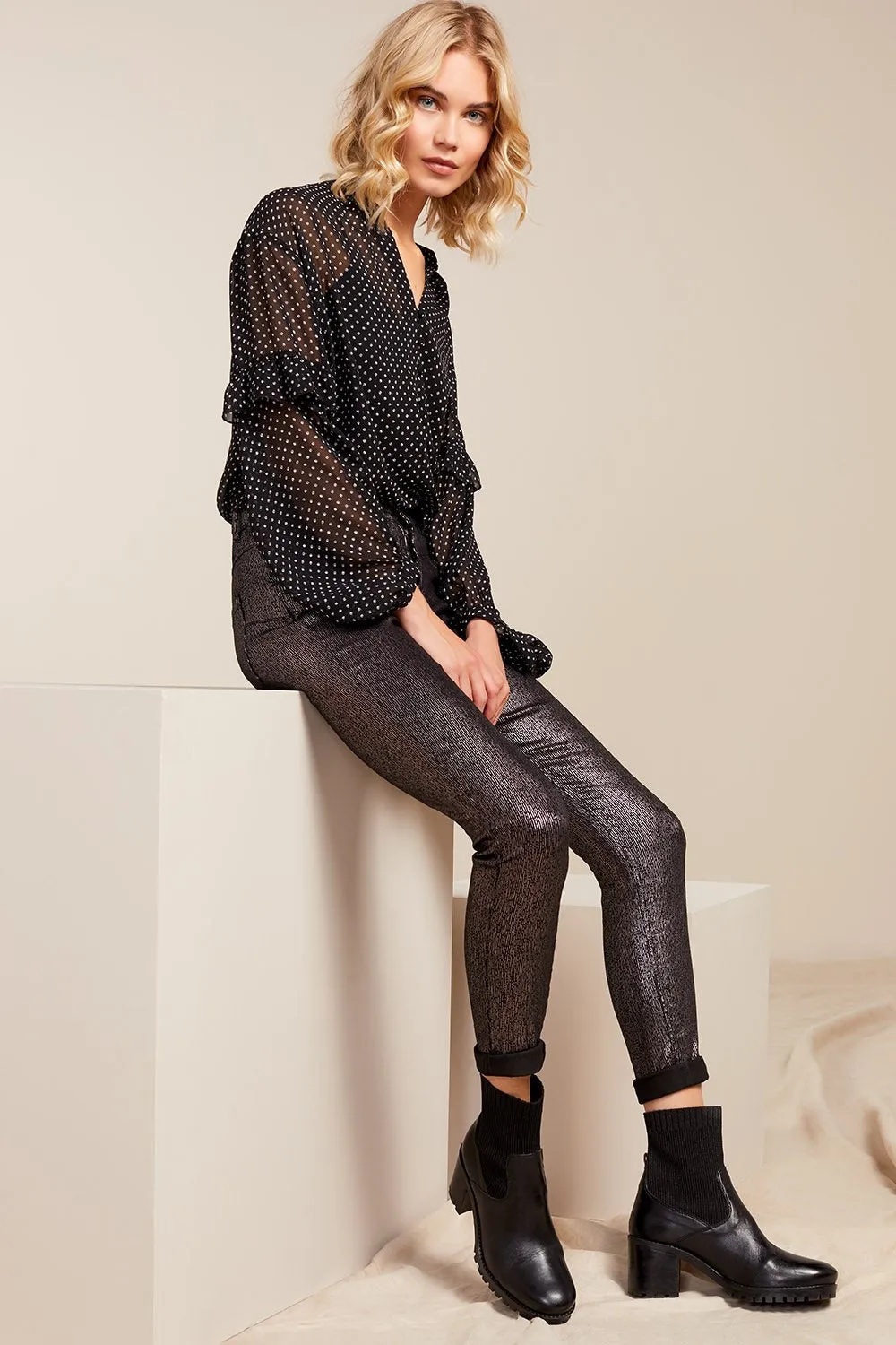 Black slim fit jeans with glittery artistic design, push-up effect, and made from recycled cotton.