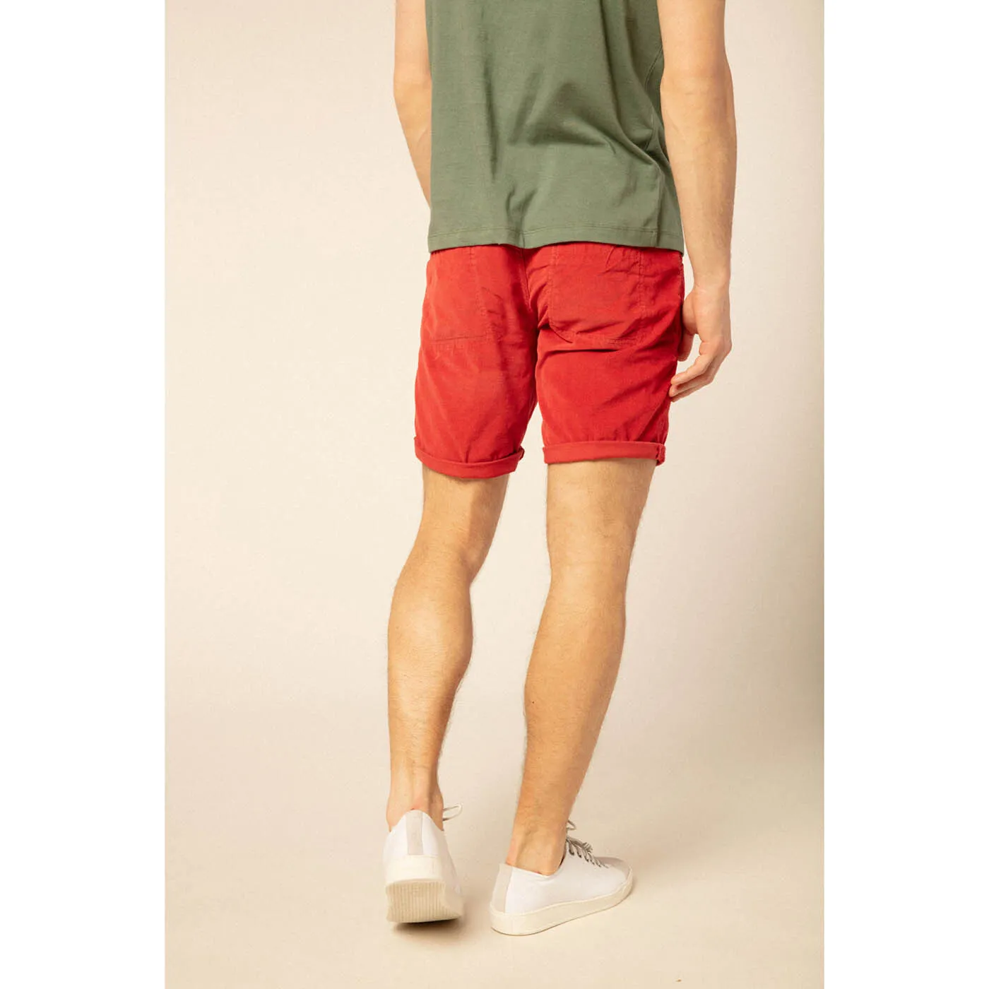 Raspberry velvet Bermuda shorts