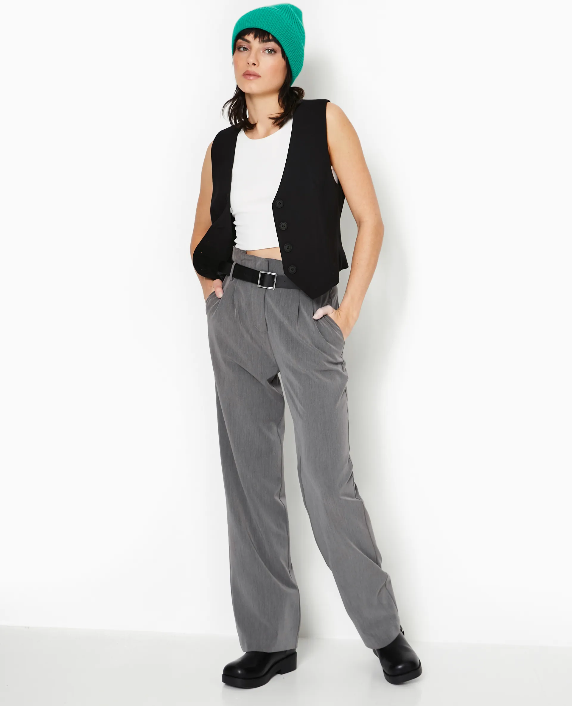 Wide high-waisted pants with belt