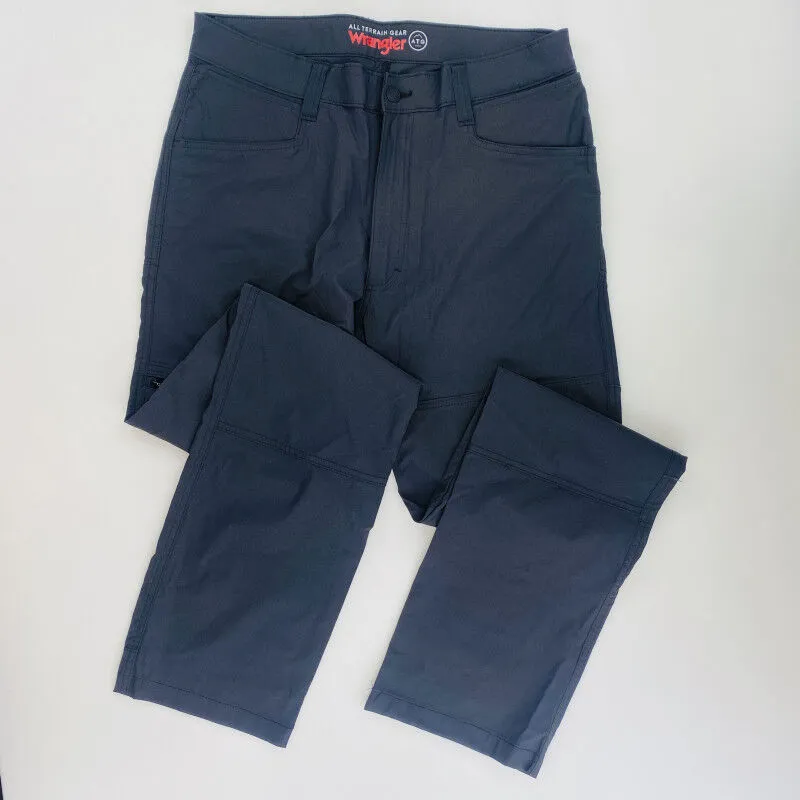 Wrangler Sustainable Zip Pocket - Secondhand Men's Hiking Pants - Black - Size 48 | Hardloop